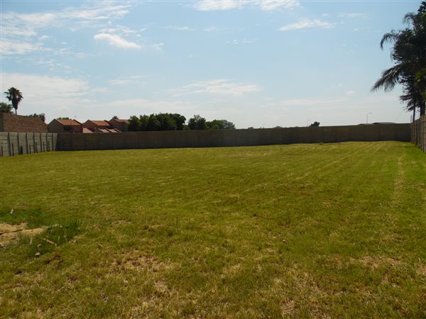 1000 m² Land