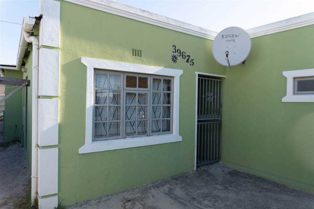 3 Bed House in Khayelitsha photo number 15