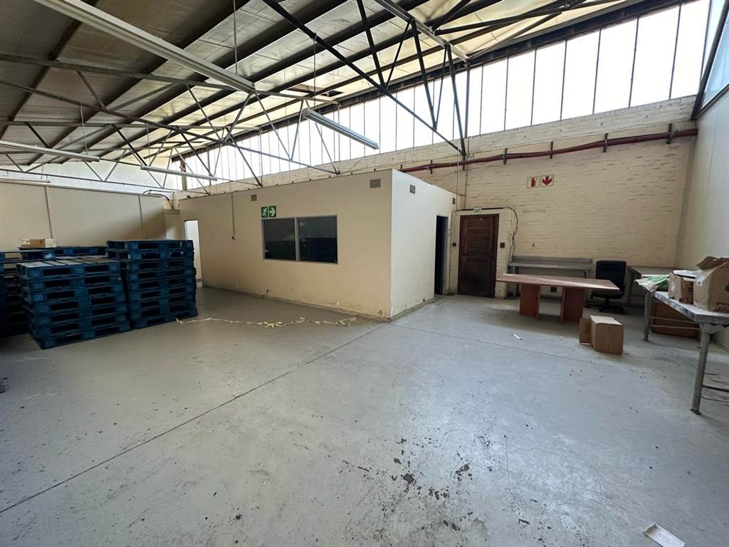 1650  m² Industrial space in Wetton photo number 12
