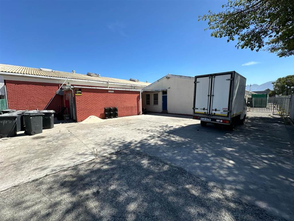 1650  m² Industrial space in Wetton photo number 3