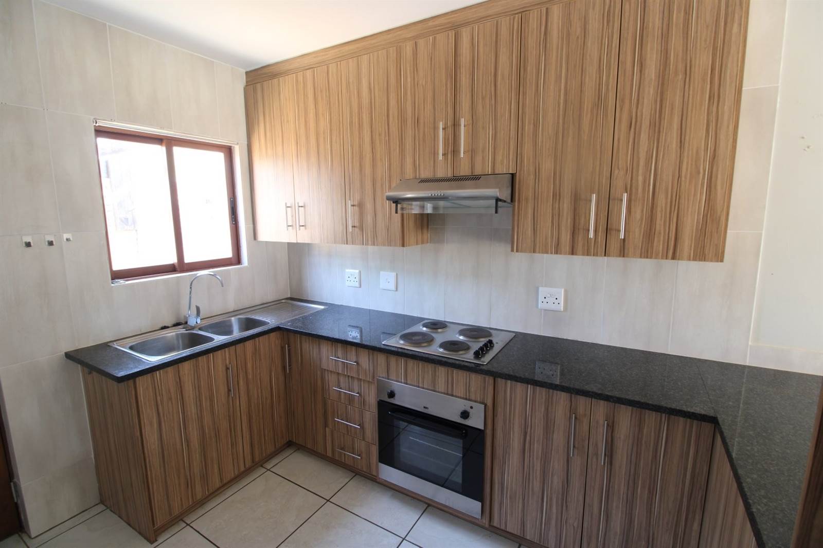 2 Bed Apartment in Potchefstroom Central photo number 10