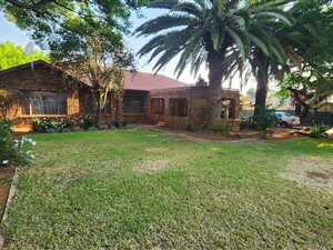 5 Bed House in Erasmia