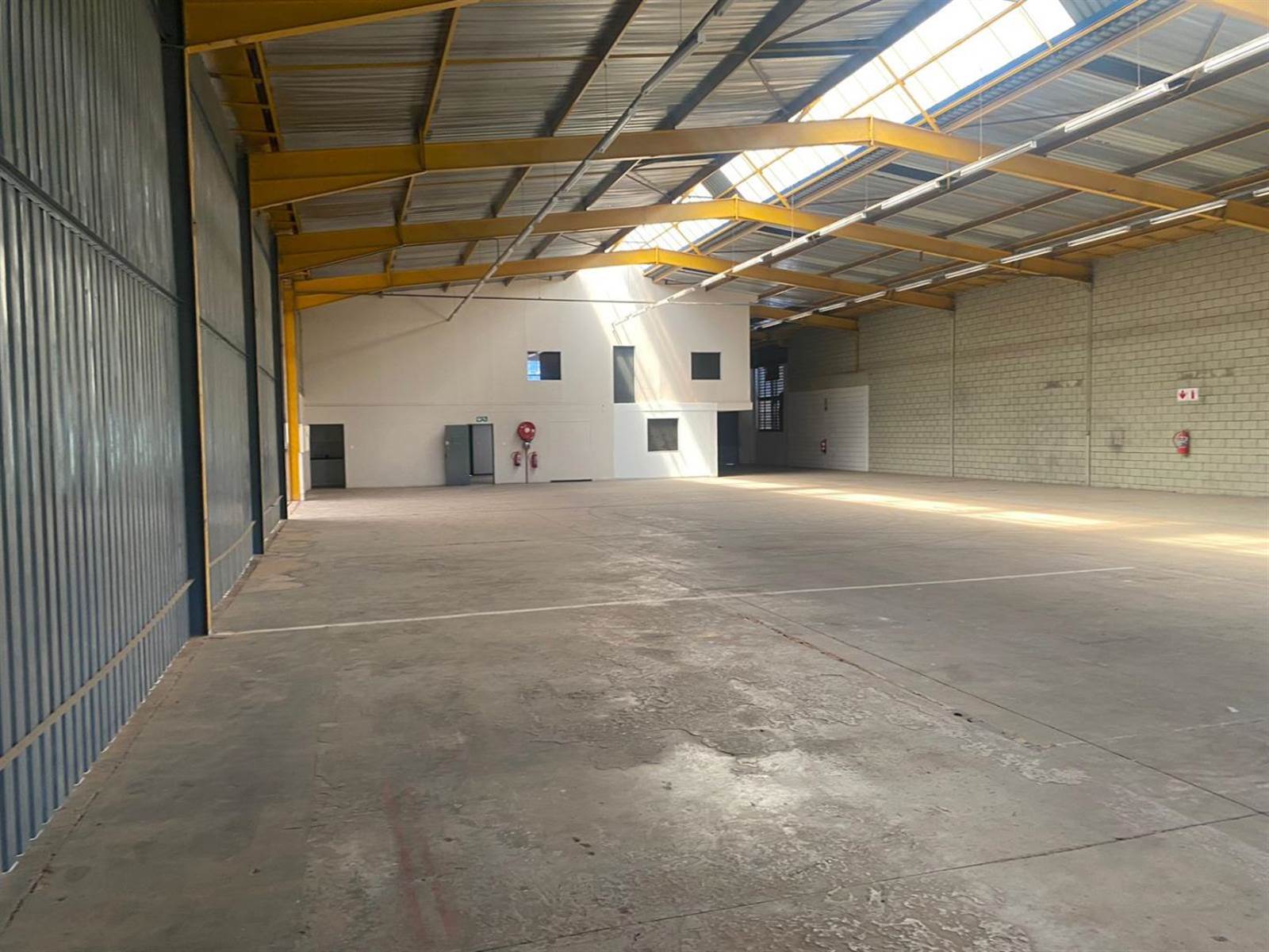 1053  m² Industrial space in Robertville photo number 10