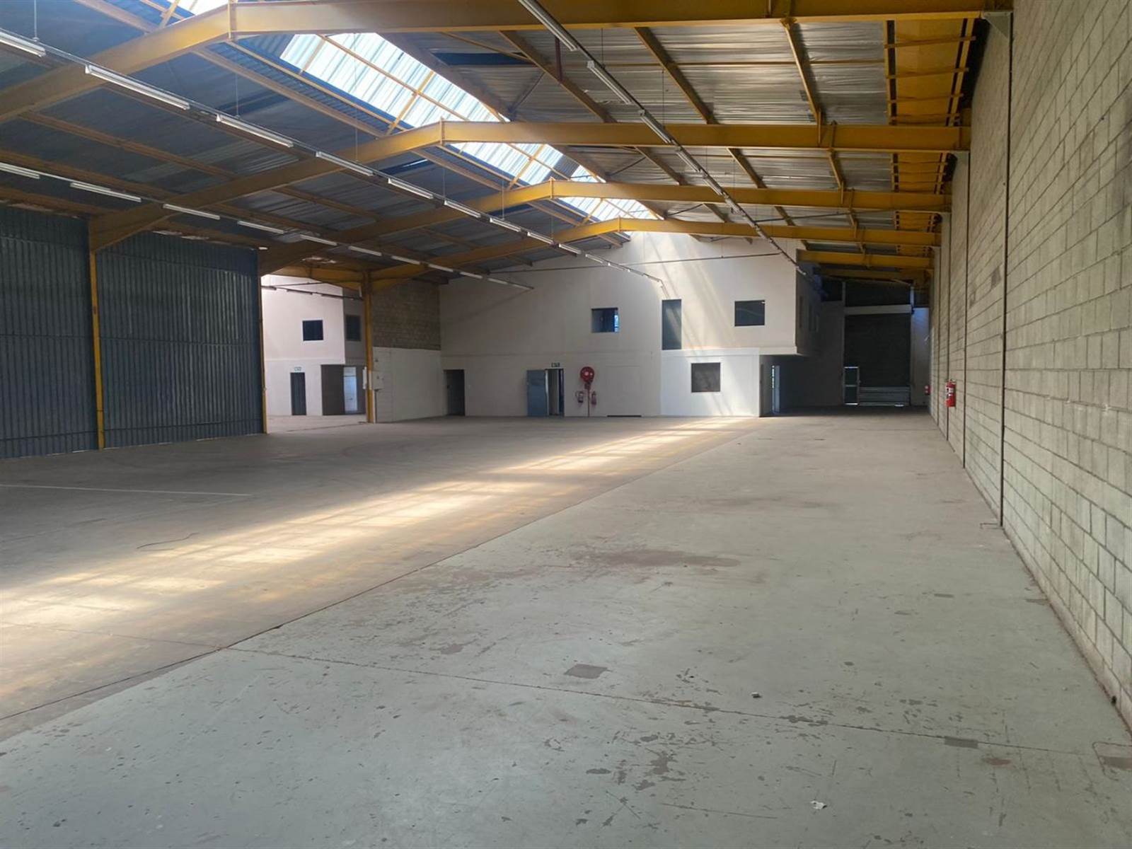 1053  m² Industrial space in Robertville photo number 14