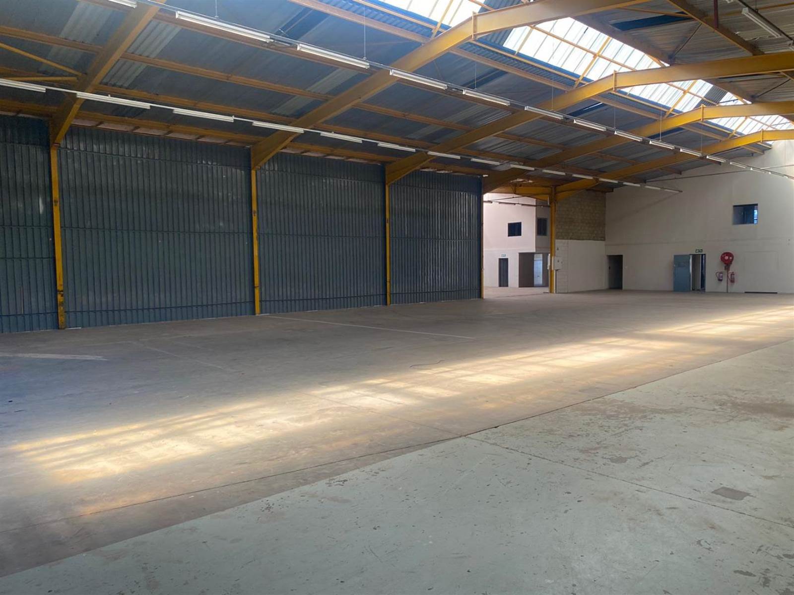 1053  m² Industrial space in Robertville photo number 18