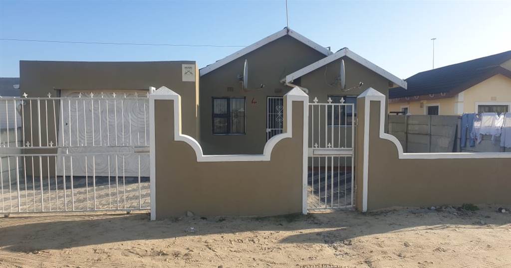 3 Bed House in Khayelitsha photo number 13