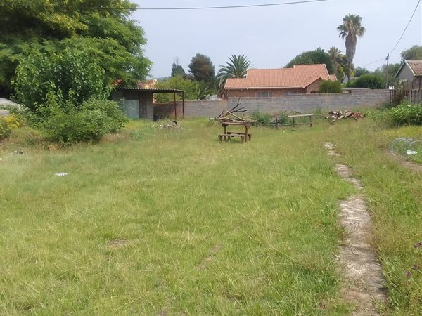 2 228 m² Land