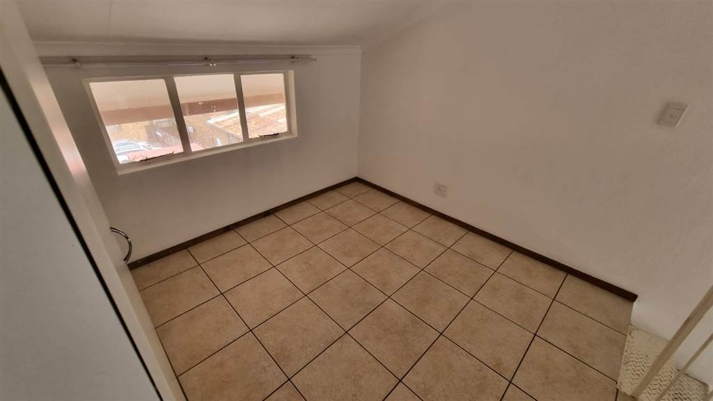 1 Bed House in Kempton Park Central photo number 18