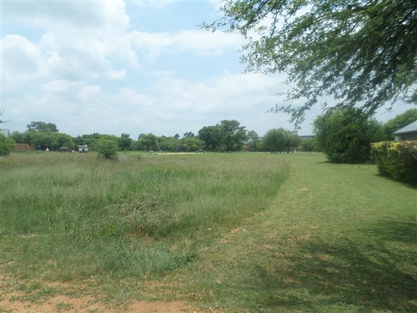 736 m² Land