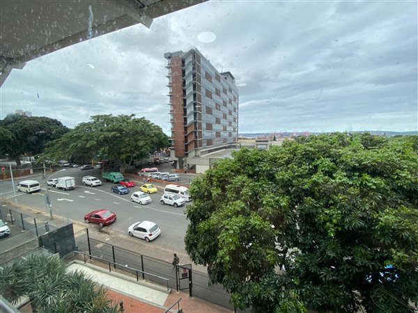 136  m² Commercial space in Glenwood