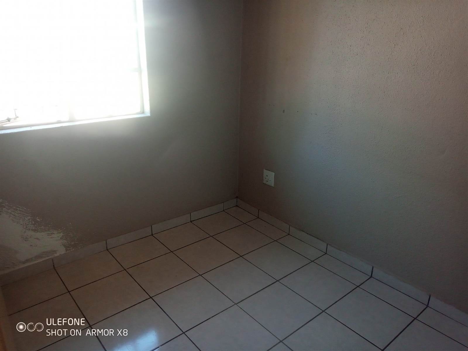 3 Bed Apartment in Roodepoort West photo number 6