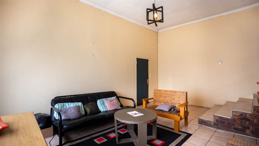 3 Bed House in Naturena photo number 3