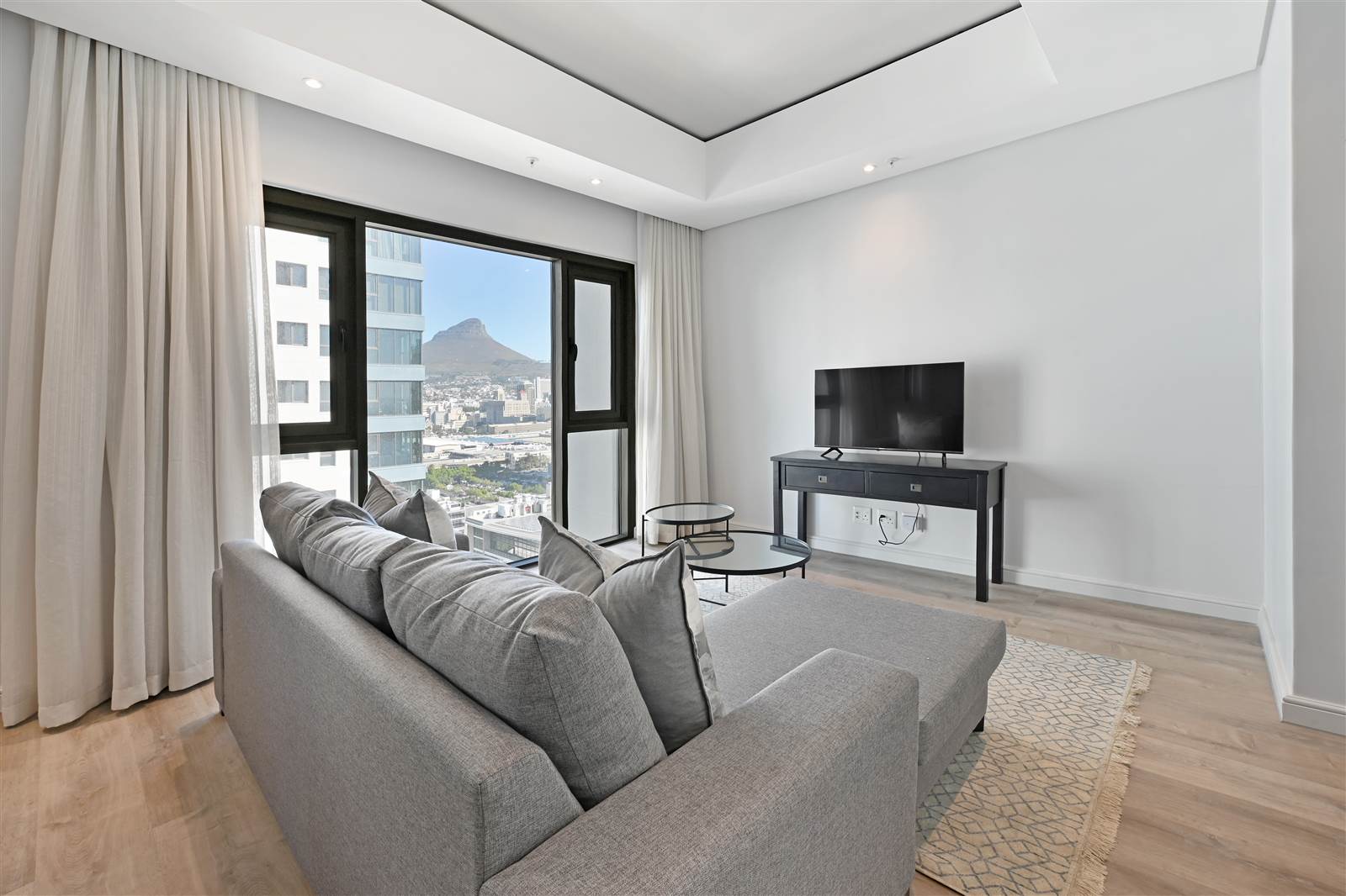 1 Bed Apartment in Foreshore photo number 2