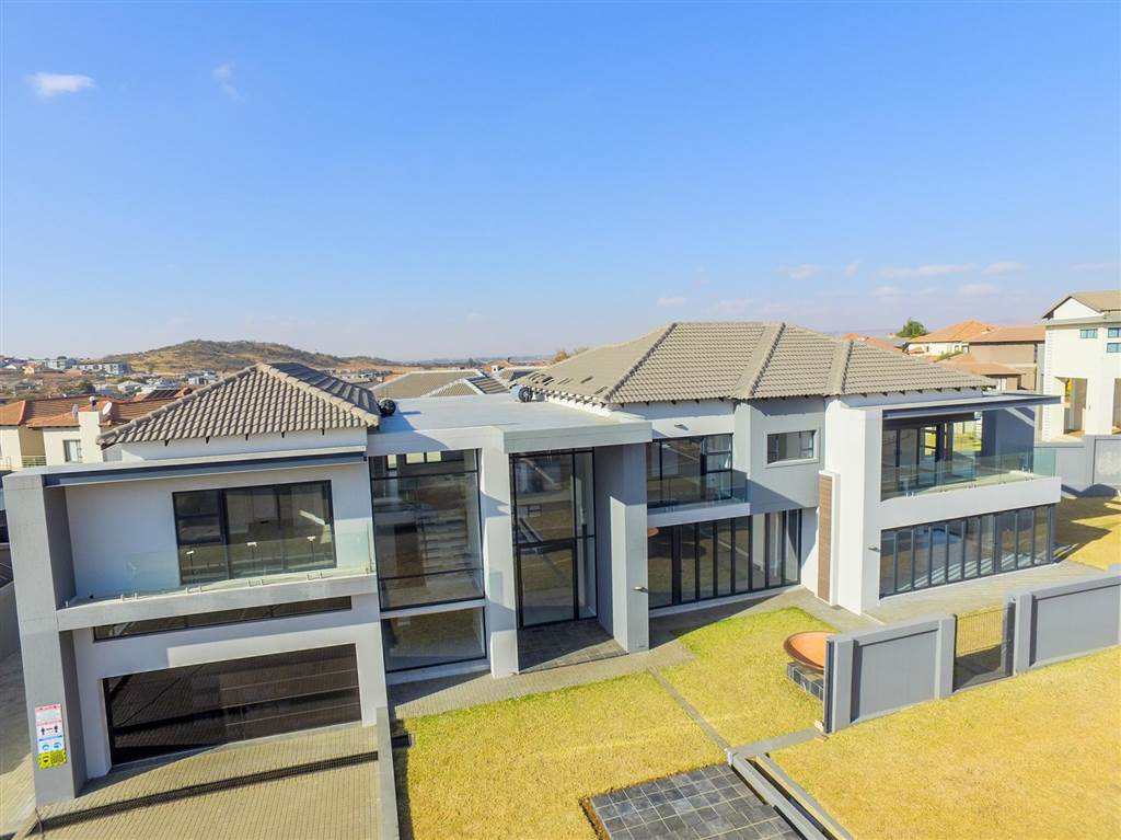 5 Bed House for sale in Aspen Hills T2859729 Private Property