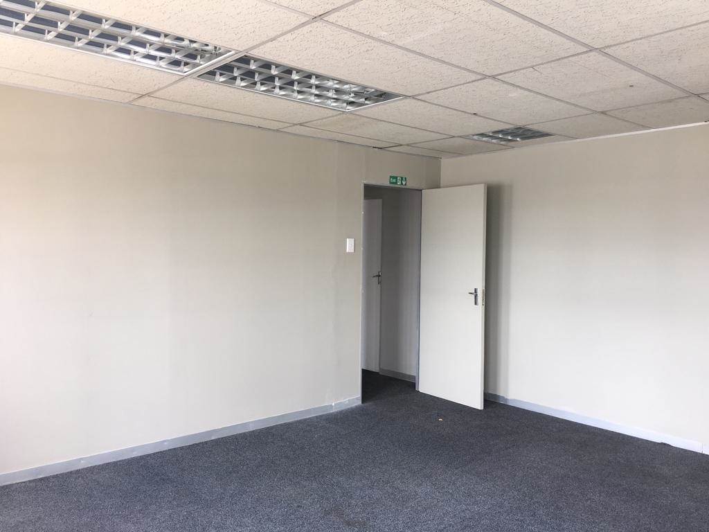 96  m² Office Space in Halfway House photo number 3