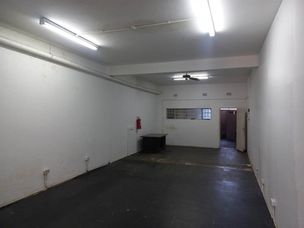 133  m² Commercial space in Quigney photo number 2