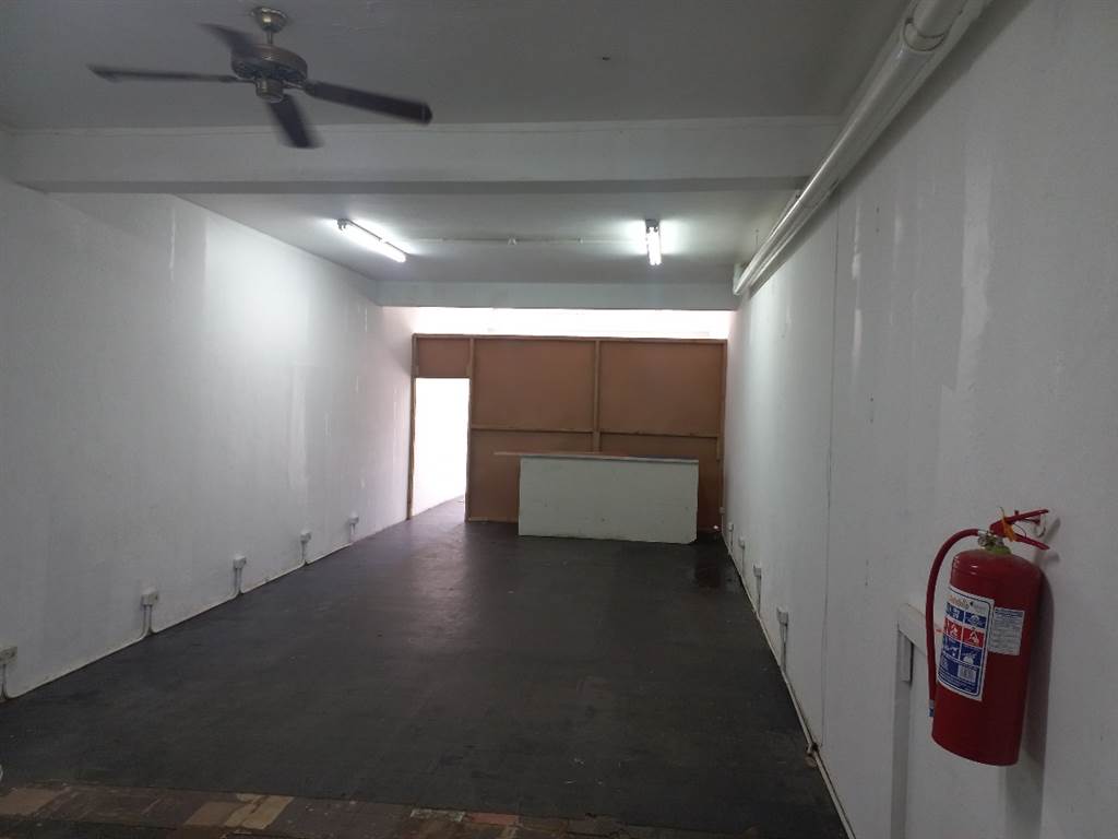 133  m² Commercial space in Quigney photo number 4