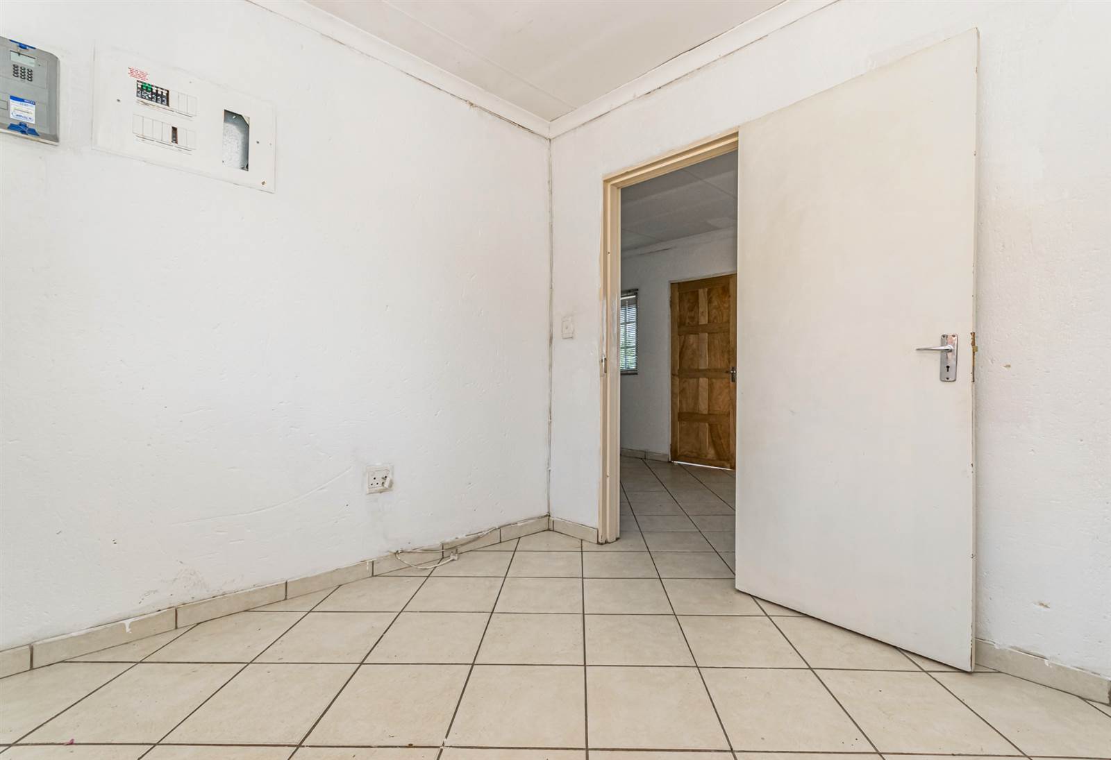 1 Bed Apartment in Randfontein Central photo number 6
