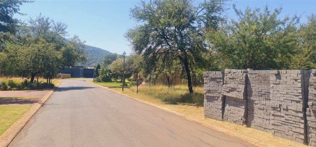 1023 m² Land available in Buffelspoort photo number 11