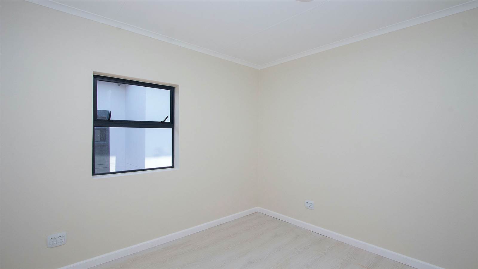 2 Bed Apartment in Brentwood Park photo number 8
