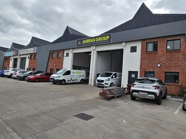 420 m² Industrial space 420 m² Industrial space