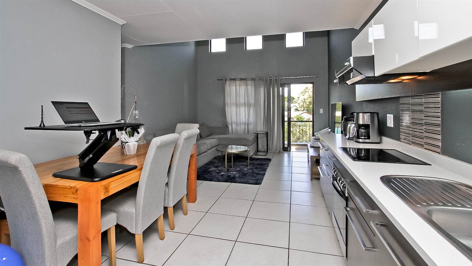 2 Bed Townhouse in Fourways photo number 22