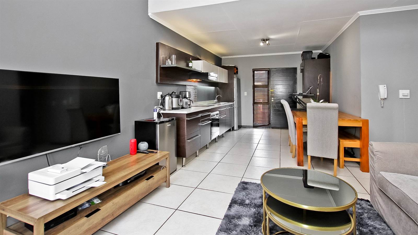 2 Bed Townhouse in Fourways photo number 17