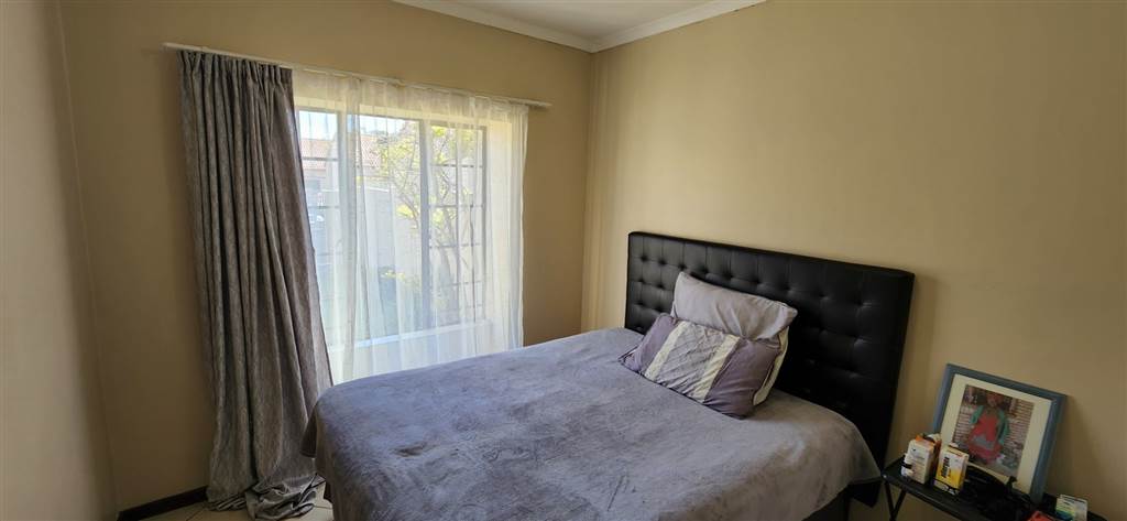 2 Bed Townhouse in Mooikloof Equestrian Estate photo number 8