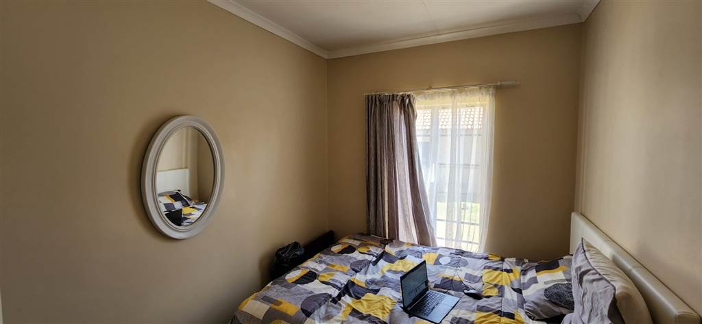 2 Bed Townhouse in Mooikloof Equestrian Estate photo number 9