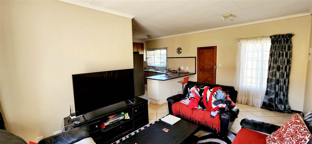 2 Bed Townhouse in Mooikloof Equestrian Estate photo number 6
