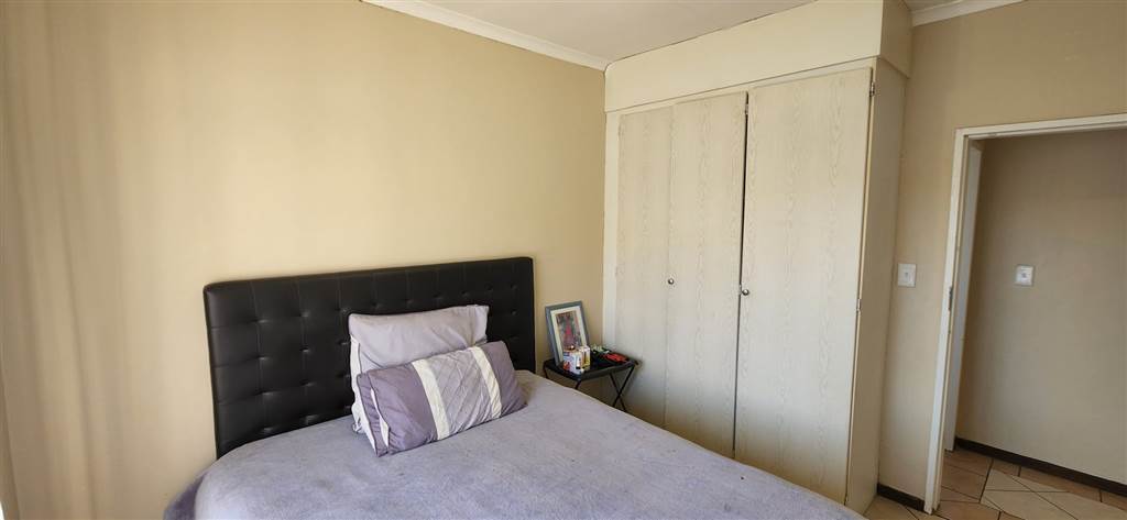 2 Bed Townhouse in Mooikloof Equestrian Estate photo number 7