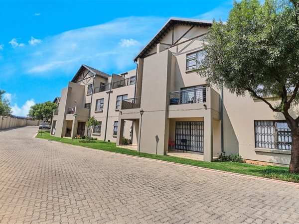 2 Bed Townhouse in Ruimsig