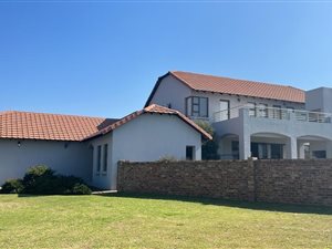 4 Bed House in Aqua Vista