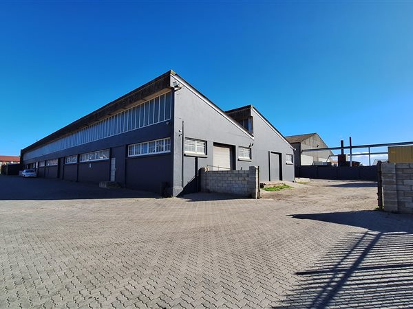 1 585  m² Industrial space