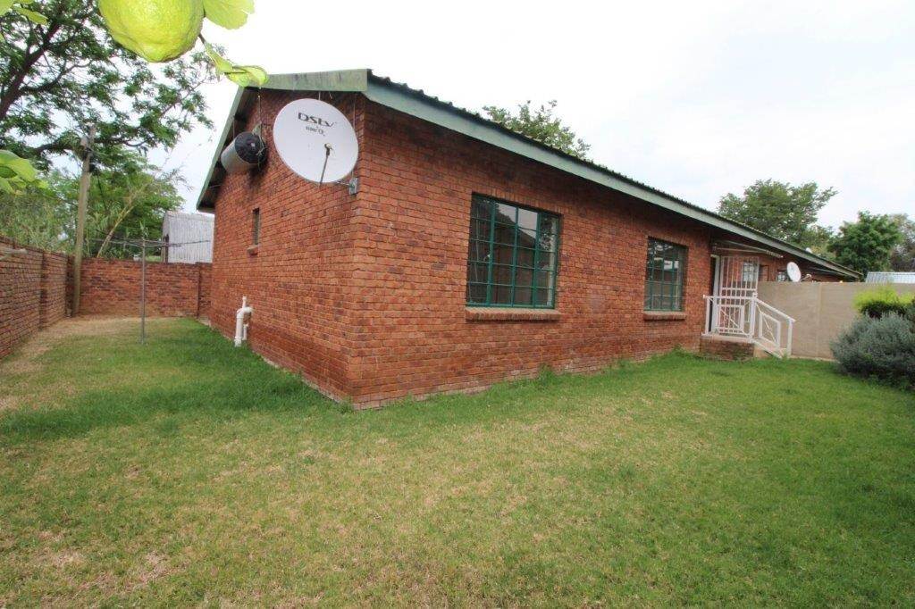 8 Bed House in Modimolle photo number 21