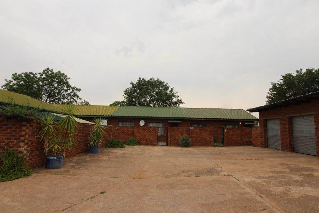 8 Bed House in Modimolle photo number 25