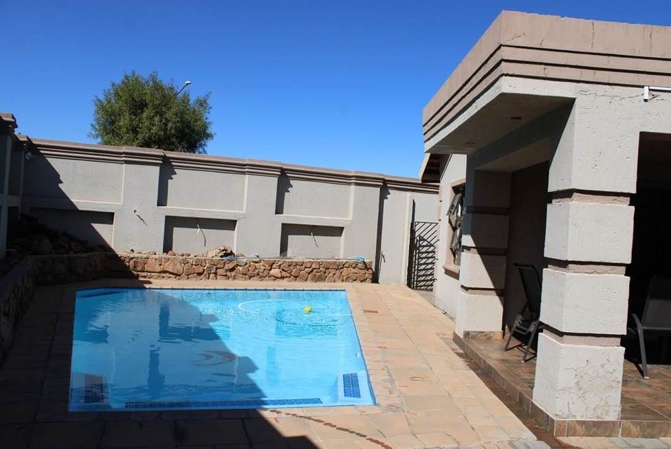 4 Bed House in Lenasia South photo number 30