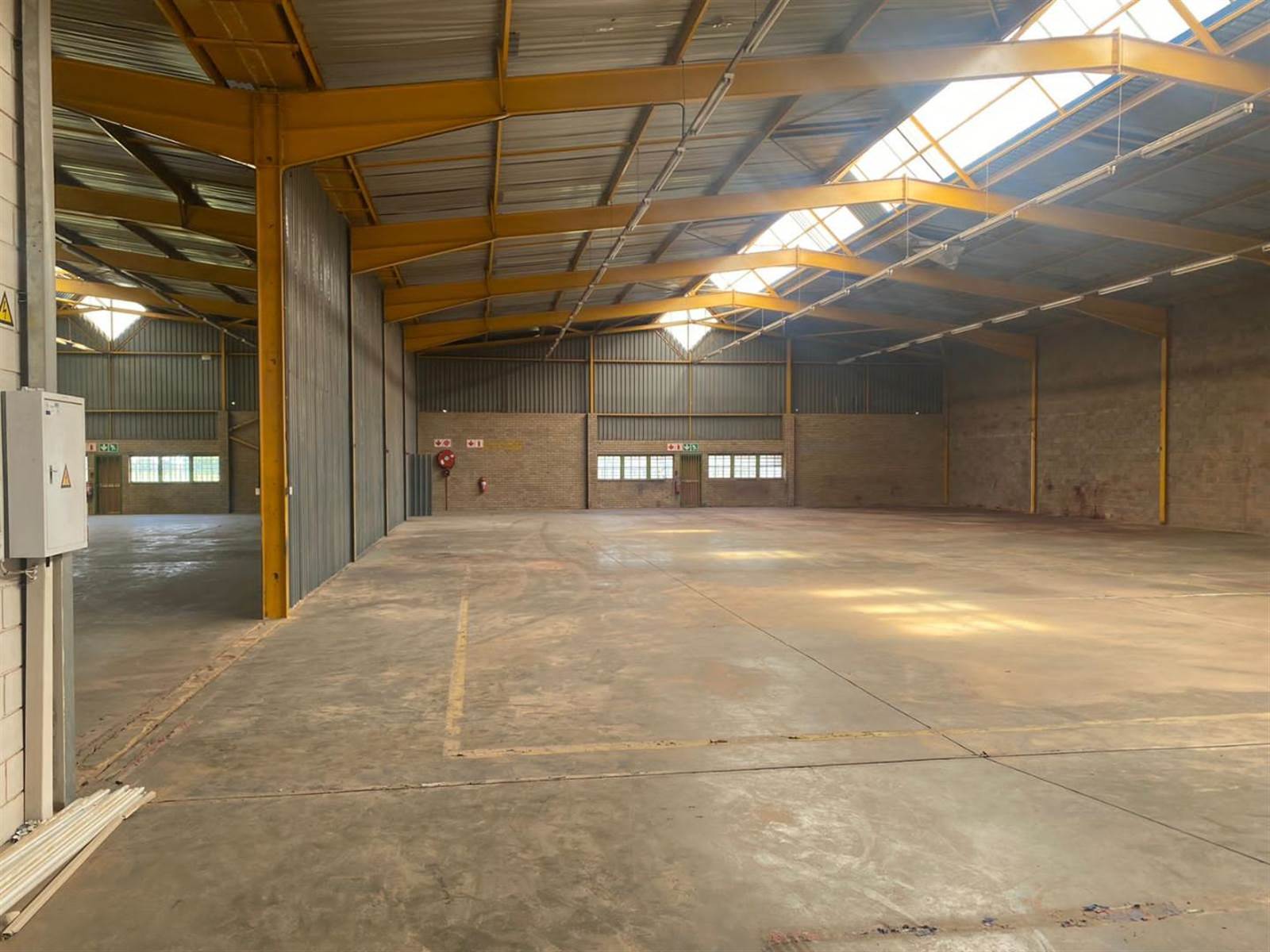 2099  m² Industrial space in Robertville photo number 14