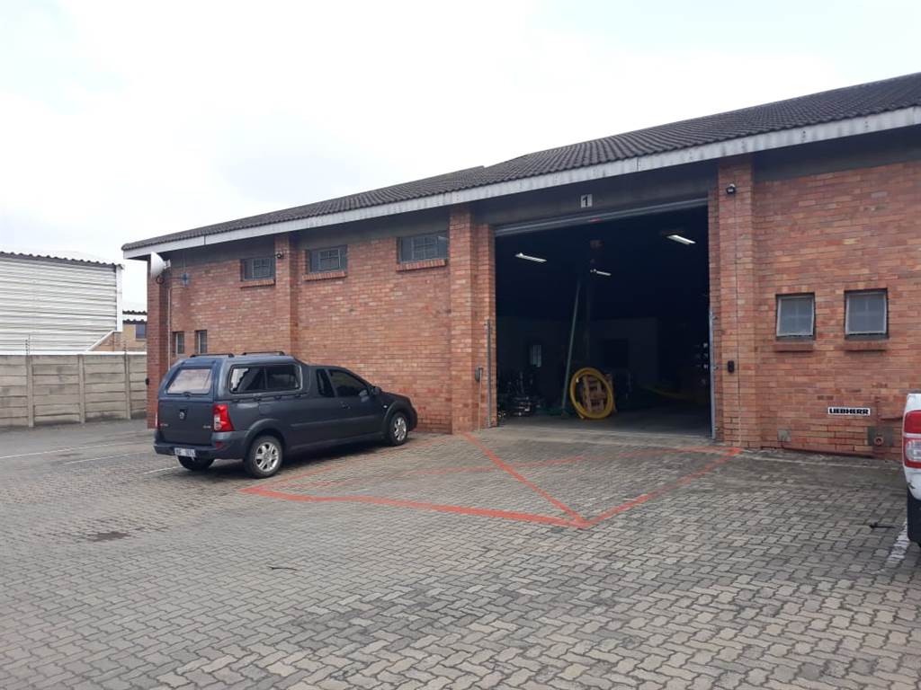 270  m² Industrial space in Alton photo number 2