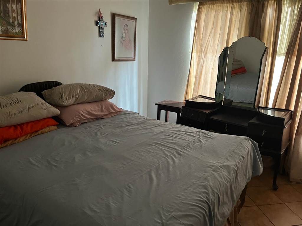 2 Bed Simplex in Clarina photo number 12