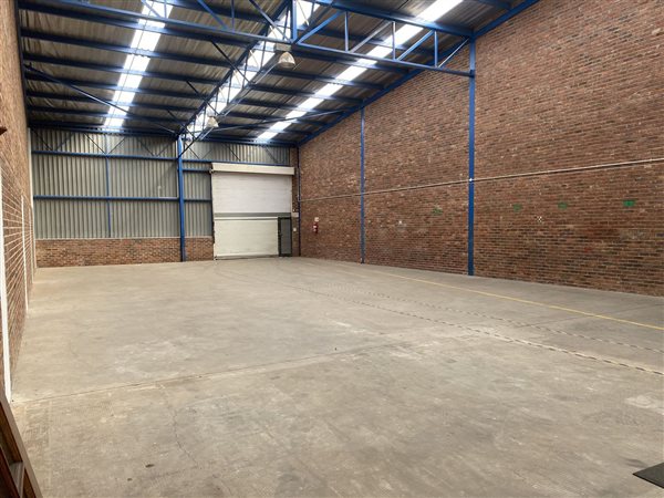 585  m² Industrial space