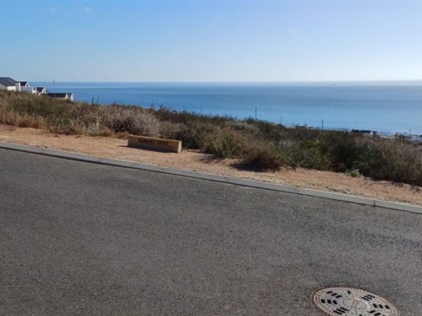 421 m² Land available in St Helena Views