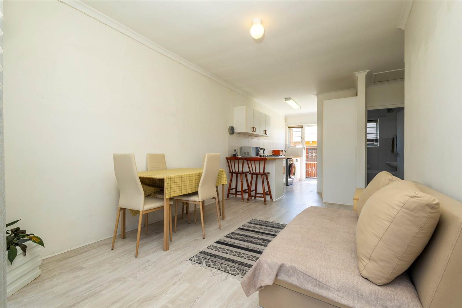 2 Bed Townhouse in Oakglen photo number 6