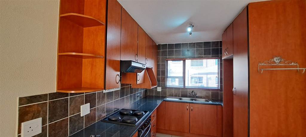 2 Bed Townhouse in Florentia photo number 10