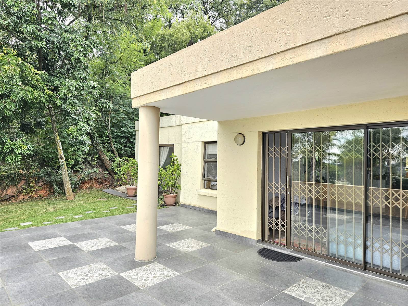 3 Bed Townhouse in Waterkloof photo number 5