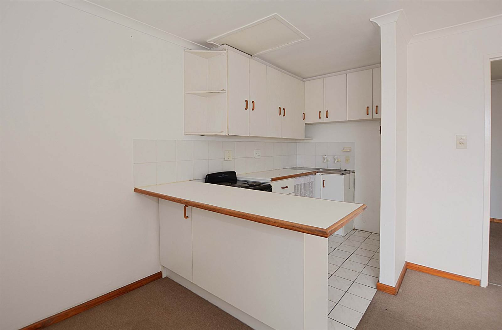 1 Bed Apartment in Tableview photo number 3
