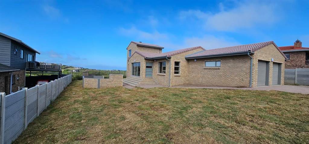 3 Bed House in Herolds Bay photo number 1