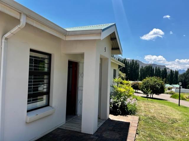 2 Bed Townhouse in Clarens photo number 2