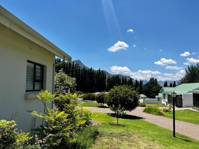 2 Bed Townhouse in Clarens photo number 3