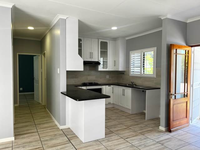2 Bed Townhouse in Clarens photo number 12